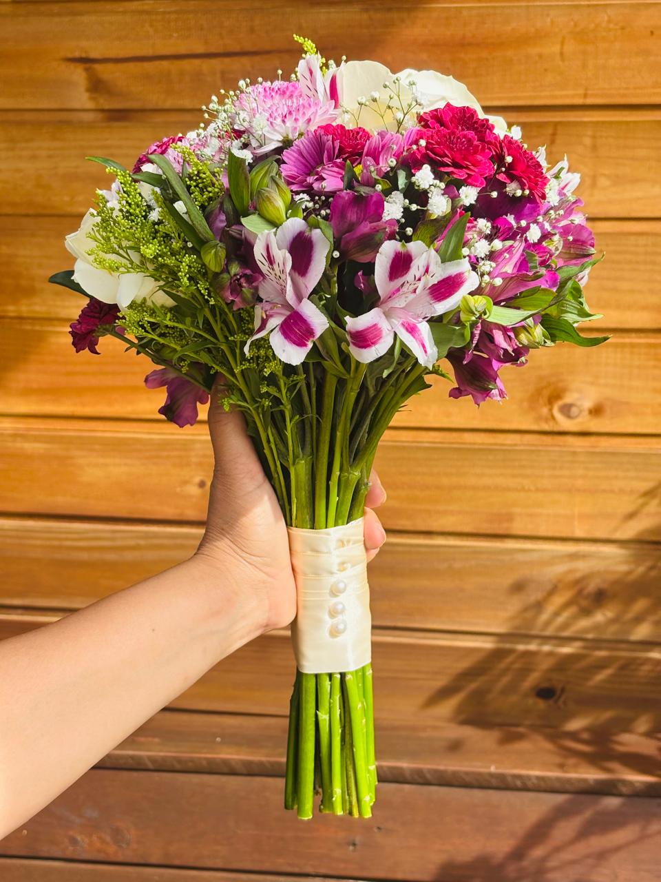 buque  de astromelias,cravos egipsophila