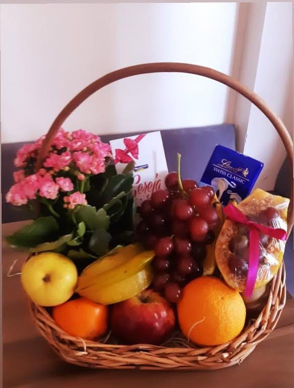 cesta de frutas ( meramente ilustrativa)